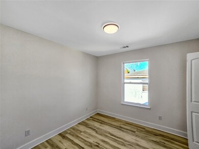 1226 E Bolton St, Savannah, GA 31404 - photo 6