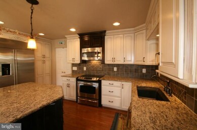 20852 Channel Ct, Sterling, VA 20165 - photo 2