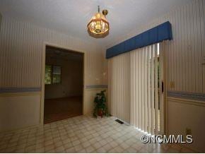 Breaklfast Area Toward Den