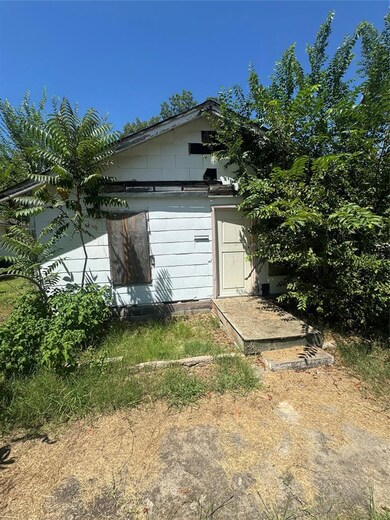 202 S Dixon Ave, Shawnee, OK 74801 - photo 2