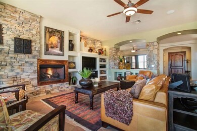 38007 N Boulder View Dr-large-008-Living