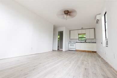 8007 Lawn St unit A, Houston, TX 77088 - photo 2