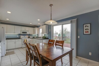 Kitchen/Dining Area (12x18)