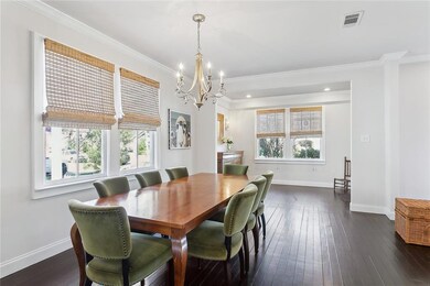 DINING ROOM
16'4