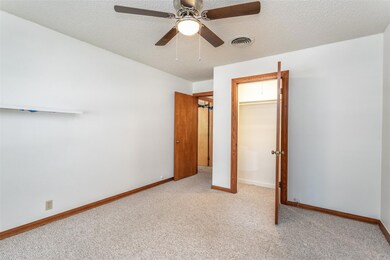 1711 E Garnett St, Gainesville, TX 76240 - photo 6