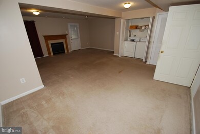 21223 Bunyan Cir, Germantown, MD 20876 - photo 2
