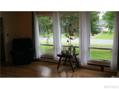 Living Room. Ahhhh ...Love all the natural light f