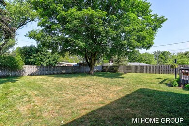 4-web-or-mls-564 Azalea Ave, Holland-4