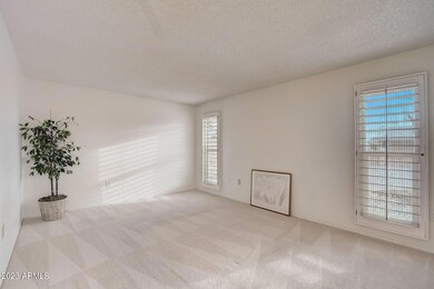 23-web-or-mls-N Willowcreek Cir-021