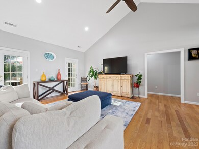 61 N Willow Brook Dr, Asheville, NC 28806 - photo 4