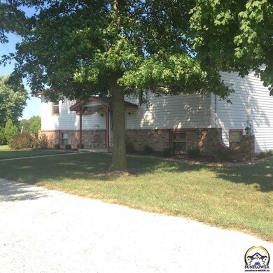 3420 SW Clarhan Rd, Topeka, KS 66614 - photo 2