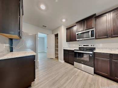 2918 Gastonian Mill, Converse, TX 78109 - photo 6