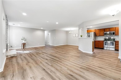 604 Mill Pond Rd unit 604, Roswell, GA 30076 - photo 6