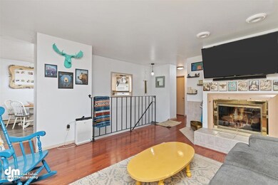 28-Living Room 20200515-DW-7550