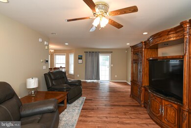 27 1st St, Colonial Beach, VA 22443 - photo 2