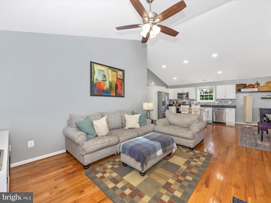 8 3rd Ave, Brunswick, MD 21716 - photo 4