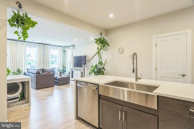 20306 Newfoundland Square, Ashburn, VA 20147 - photo 5