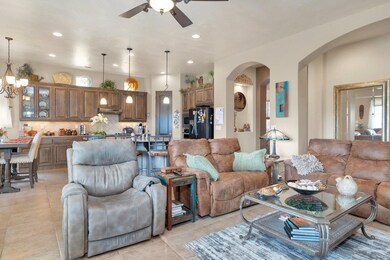 004_25-2743wdesertspringsrd25_164