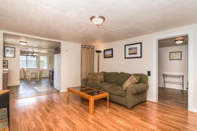 1902 NE Laughlin Rd (3 of 34)