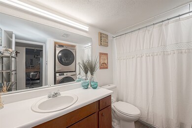 3075 Walnut Bend Ln unit 28, Houston, TX 77042 - photo 3