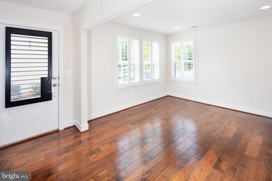 6161 Carey Park Ln, Falls Church, VA 22041 - photo 3