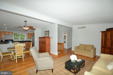 2942 Viewpoint Rd, Alexandria, VA 22314 - photo 7