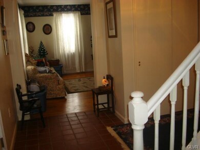 1449 Colgate Dr, Bethlehem, PA 18017 - photo 2