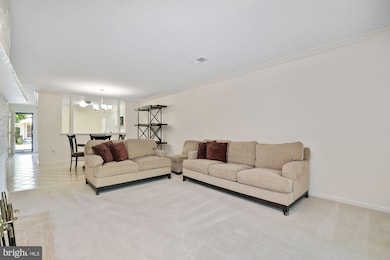 10833 Luxberry Dr, Rockville, MD 20852 - photo 5