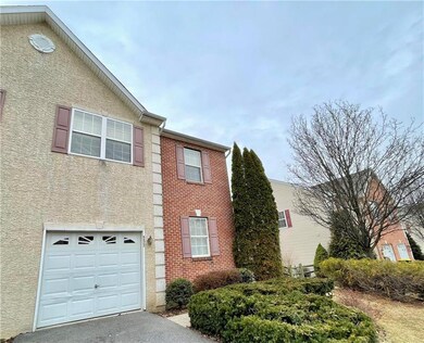 6822 Hunt Dr, Macungie, PA 18062 - photo 2