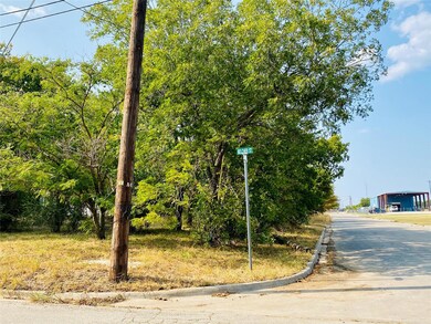 313 Belcher St, Gainesville, TX 76240 - photo 2