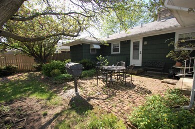 Paver Patio w/ Gas Grill