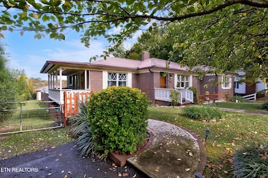 653 E Hunt Rd, Alcoa, TN 37701 - photo 3