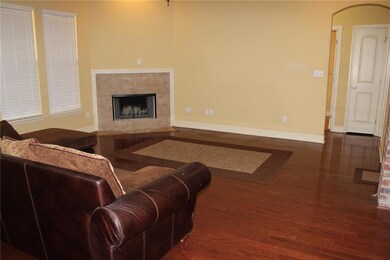 LIVING ROOM: Room for lots of furniture