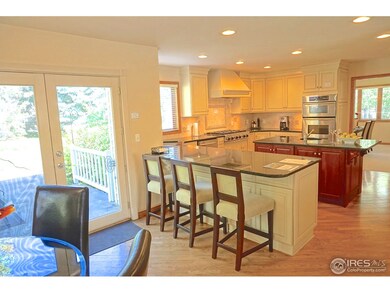 Kitchen w/ Nook & Bar