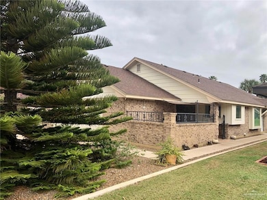 918 Palm Dr, Alamo, TX 78516 - photo 2