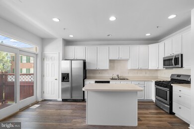 8048 Pennington Dr, Laurel, MD 20724 - photo 5