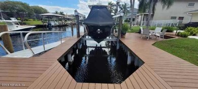 Boat lift with floating dock
