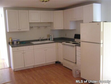 505 Parr Cir, Newburgh, NY 12550 - photo 4