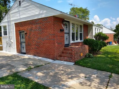 8126 Gavin St, New Carrollton, MD 20784 - photo 2