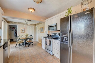 3910 77th Place E, Sarasota, FL 34243 - photo 3