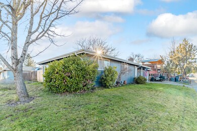 96 Victoria Way, Central Point, OR 97502 - photo 2