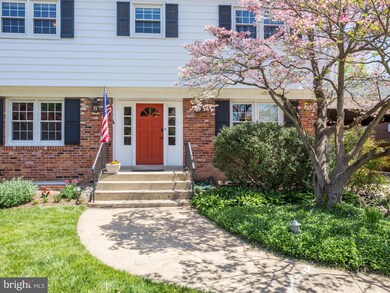 611 Manor Dr NE, Vienna, VA 22180 - photo 2