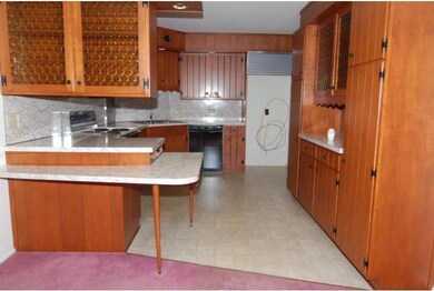 502 Spring Valley Rd, Reading, PA 19604 - photo 4