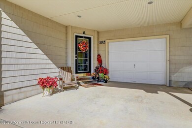 04-SMV_102ABeachDr-04