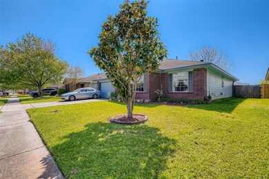 10810 Cayman Mist Dr, Houston, TX 77075 - photo 2