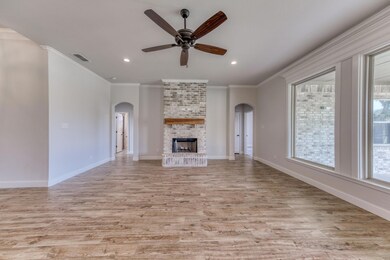 305 Falcon Ct, Springtown, TX 76082 - photo 5