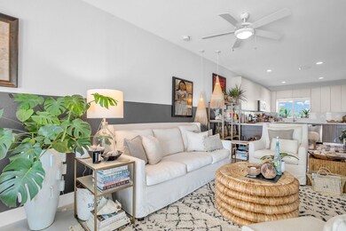 LIVING ROOM (3)
