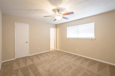 11918 Kirkholm Dr, Houston, TX 77089 - photo 2