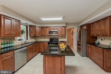 7772 Rockburn Dr, Ellicott City, MD 21043 - photo 2