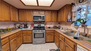 28210 Desert View Rd, Apple Valley, CA 92308 - photo 3